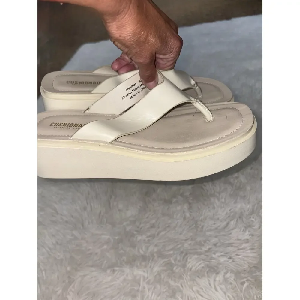 Cushionaire “Pippin” Women’s 8 Ivory Platform Flip Flops. Memory Foam. Grt Pair